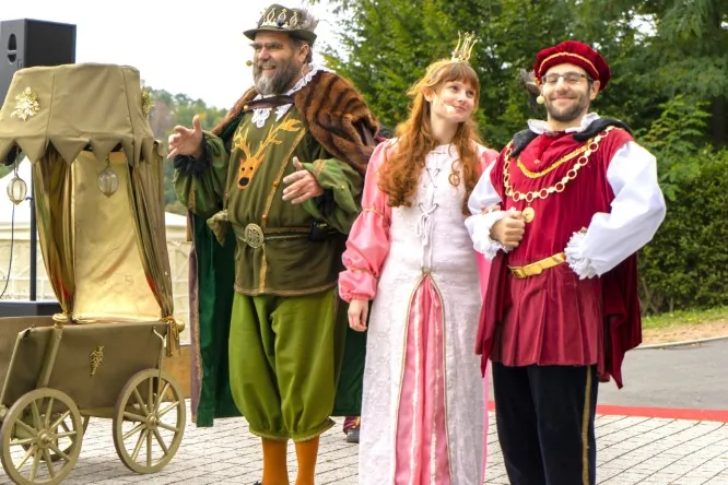 Märchen Musical Bild - /maerchenmusical/bilder_auffuehrungen/Der_gestiefelte_Kater/Der_gestiefelte_Kater_12_small666.webp